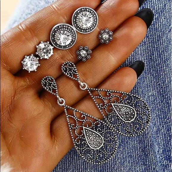 Jewelry - ⚜️[𝟯/$𝟮𝟴]⚜️4 Crystal Silver Earrings Set NEW